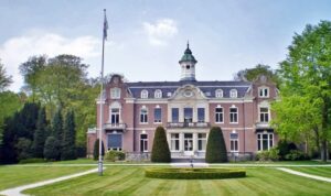 Ilustrasi Rumah Bak Istana Pemekasan Madura